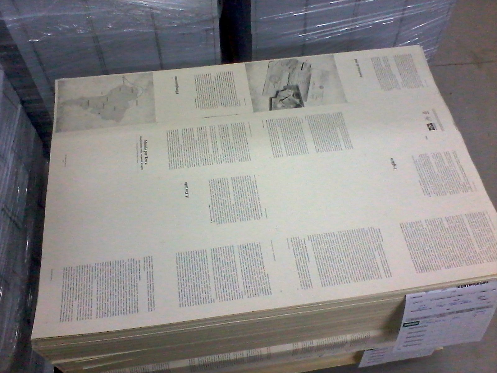 Livro sendo impresso na Maxi Gráfica