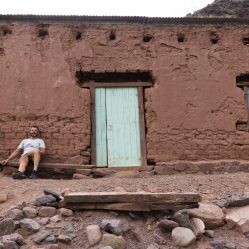 Mesma casa de barro de 25 anos atrás