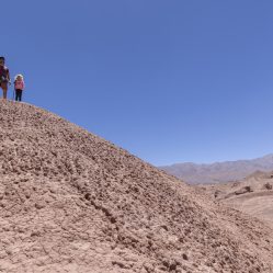 Picos de argila e cristais de gesso