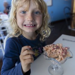Degustando um ceviche de salmão