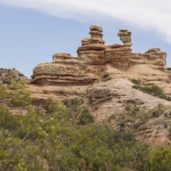 Pedras de variadas cores e formas