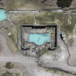 Piscinas de águas quentes e sulfurosas