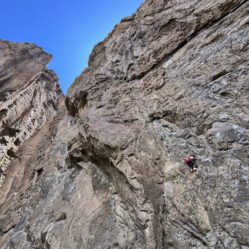 Um pontinho no paredão