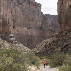 Cânion de uns quatro quilômetros