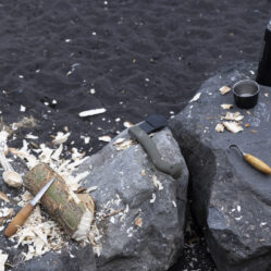 Mais uma colher de pau saindo...