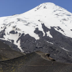 Roy e Serena pequenos ao lado do Osorno